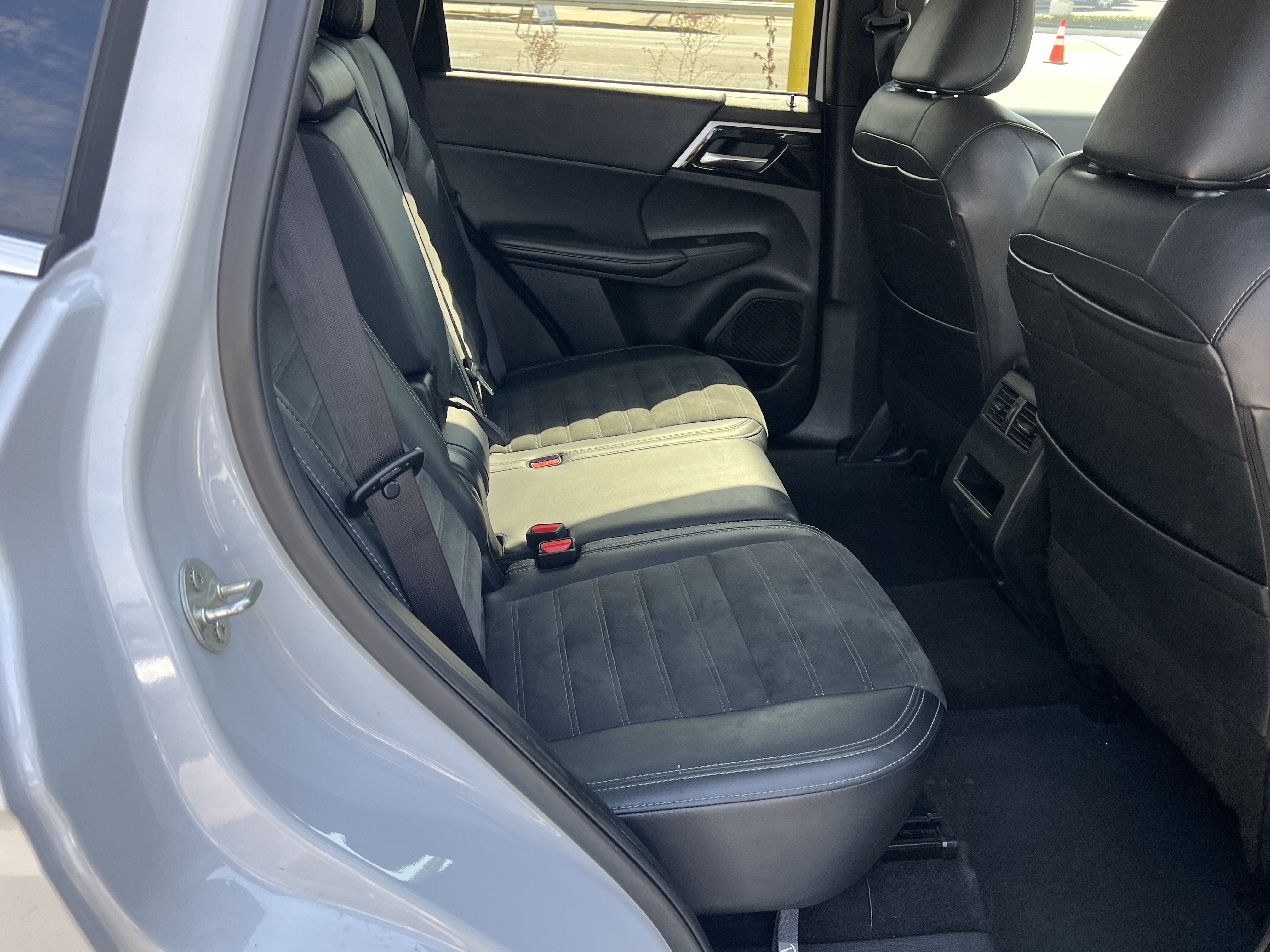 Used 2024 Mitsubishi Outlander SE FWD image 17
