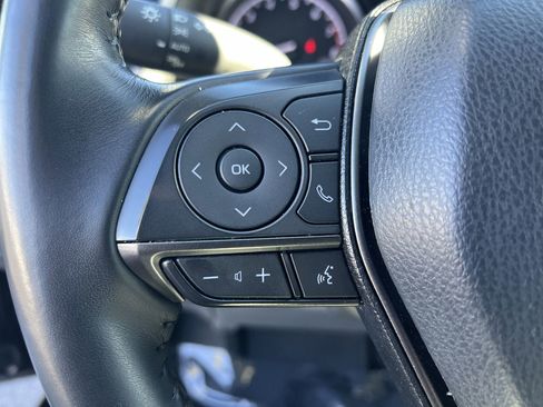 Used 2022 Toyota Camry SE image 19