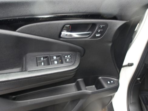 Used 2019 Honda Pilot Touring image 17