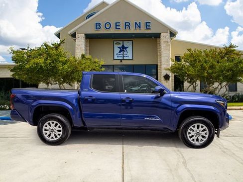 Used 2025 Toyota Tacoma SR5 AWD/4WD image 7