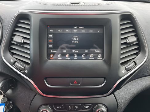 Used 2019 Jeep Cherokee Latitude w/ Popular Appearance Group FWD image 11