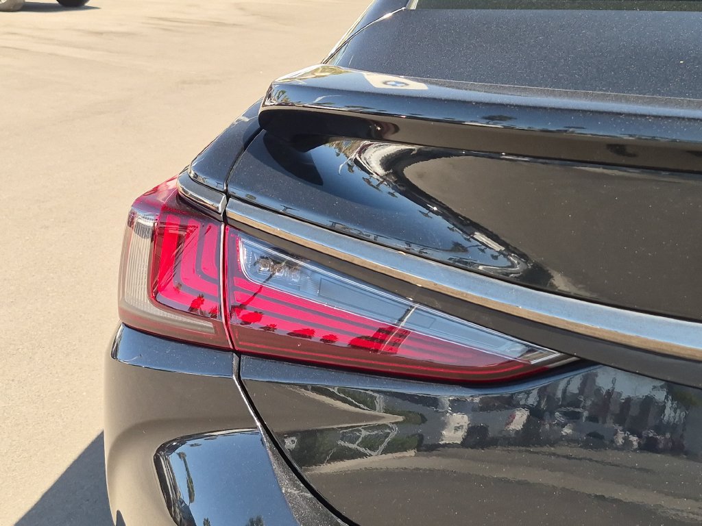 Used 2022 Lexus ES 300h F Sport w/ Accessory Package 2 FWD image 26