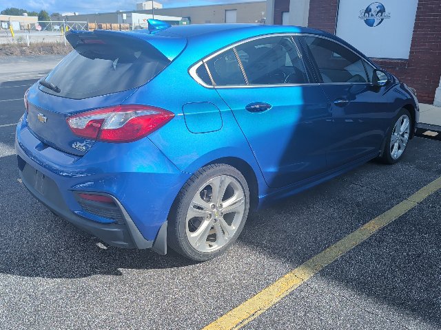 Used 2017 Chevrolet Cruze Premier FWD image 2