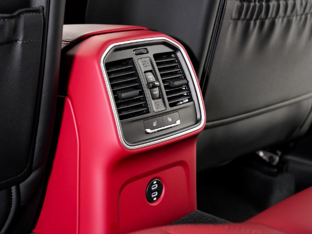 Certified 2026 Porsche Macan AWD/4WD image 20