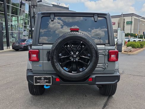 Used 2023 Jeep Wrangler Unlimited Sahara w/ Cold Weather Group AWD/4WD image 4
