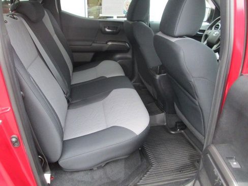 Used 2021 Toyota Tacoma TRD Sport AWD/4WD image 12