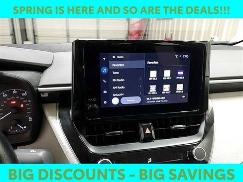 Used 2025 Toyota Corolla LE image 9