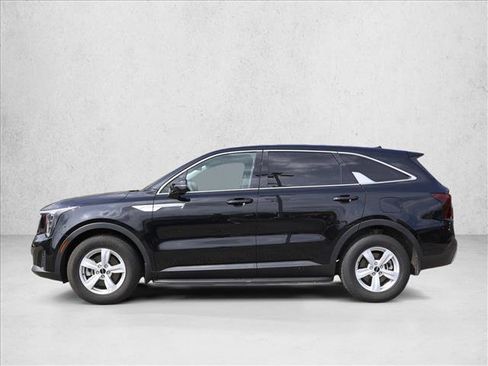 Used 2025 Kia Sorento LX FWD image 8