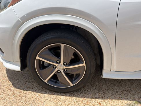 Used 2020 Honda HR-V Touring image 9