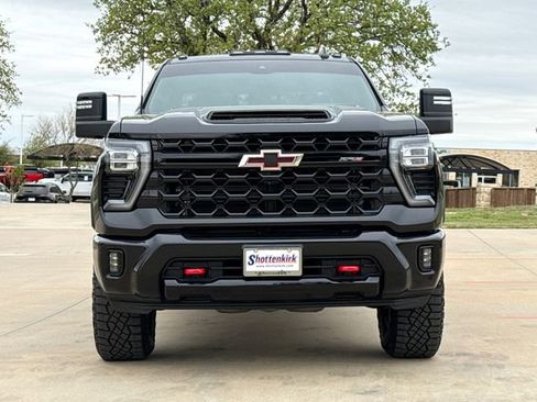 Used 2024 Chevrolet Silverado 2500 ZR2 w/ Technology Package image 2