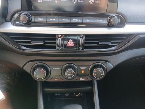 Used 2022 Kia Forte LXS image 28