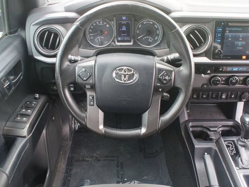 Used 2017 Toyota Tacoma TRD Sport RWD image 5