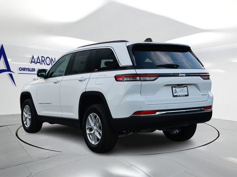 New 2026 Jeep Grand Cherokee Laredo RWD image 2