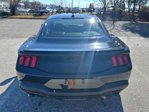 Used 2024 Ford Mustang Coupe image 5