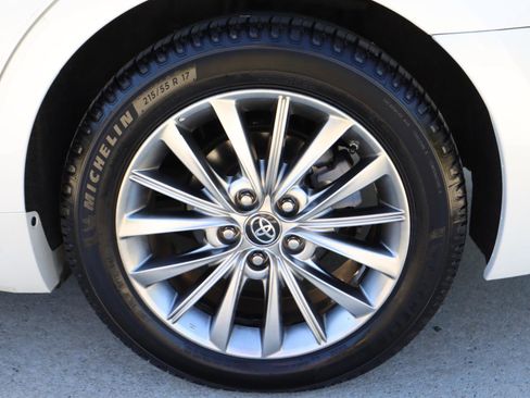 Used 2016 Toyota Avalon Limited image 27