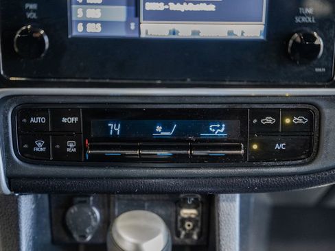 Used 2019 Toyota Corolla LE image 19