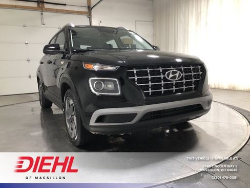 Used 2023 Hyundai Venue SEL image 1