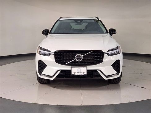 Used 2025 Volvo XC60 B5 Plus image 9