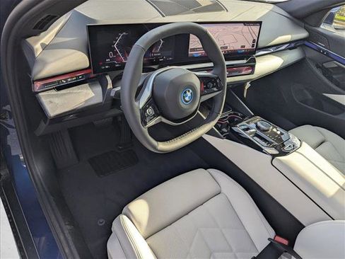 New 2026 BMW i5 eDrive40 w/ Convenience Package image 3