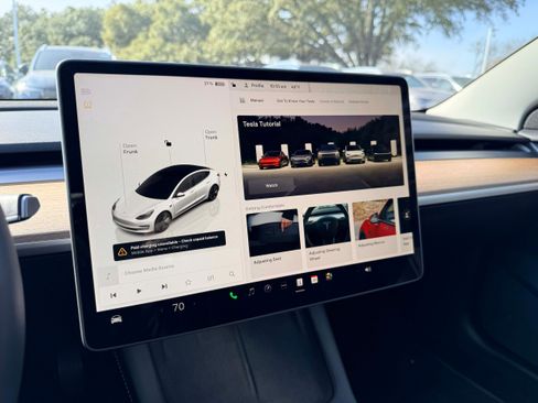Used 2022 Tesla Model 3 Long Range image 18