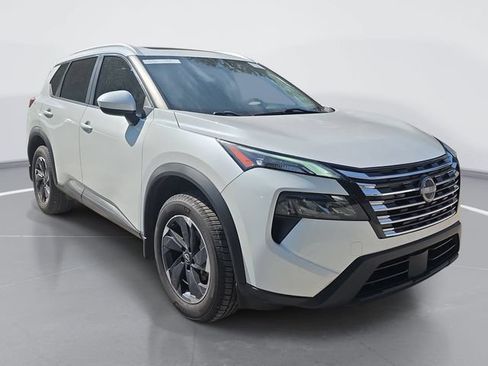 Used 2024 Nissan Rogue SV w/ SV Premium Package FWD image 2
