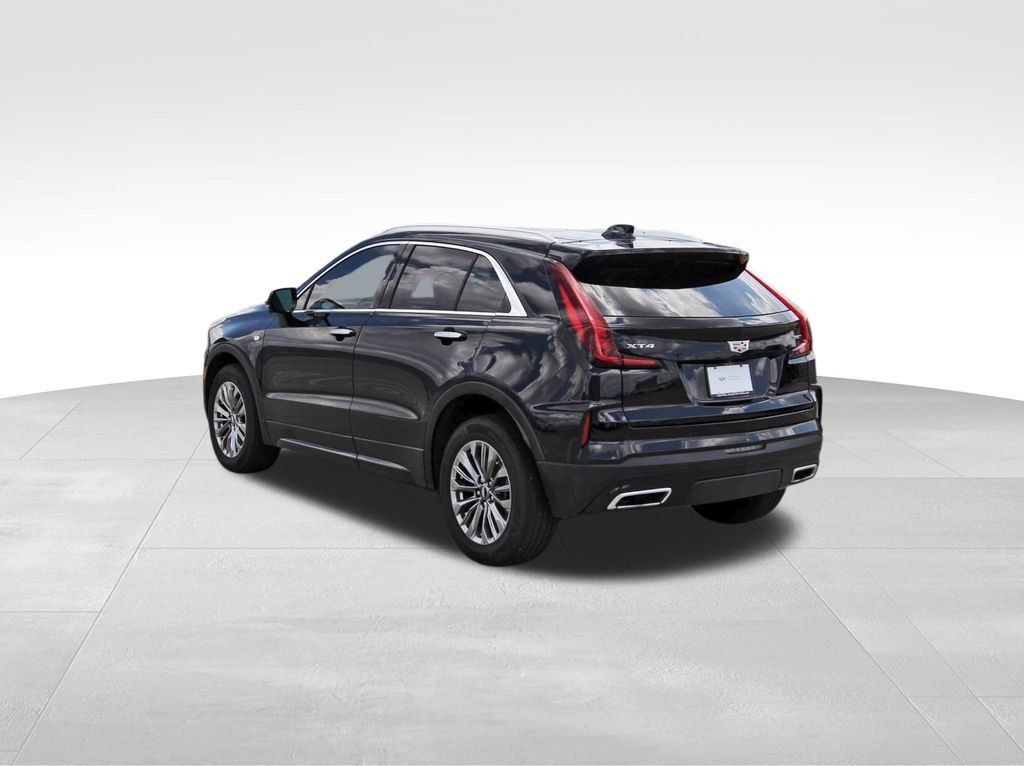 Used 2025 Cadillac XT4 Premium Luxury FWD image 3