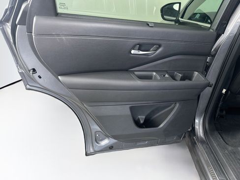 Used 2025 Nissan Pathfinder SL AWD/4WD image 27