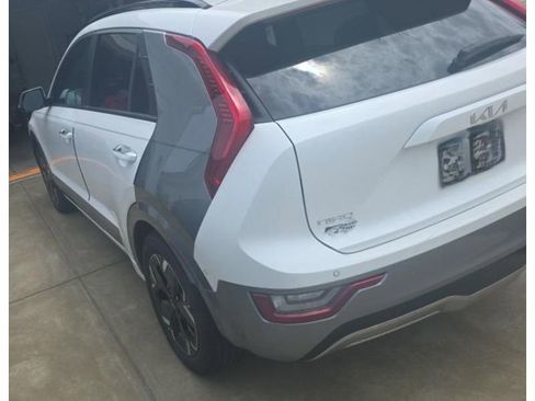 Used 2023 Kia Niro Wave FWD image 4