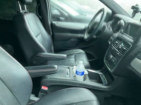 Used 2017 Dodge Grand Caravan GT FWD image 3