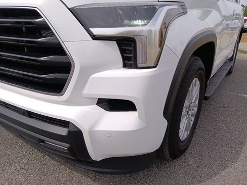 Used 2025 Toyota Sequoia SR5 RWD image 9