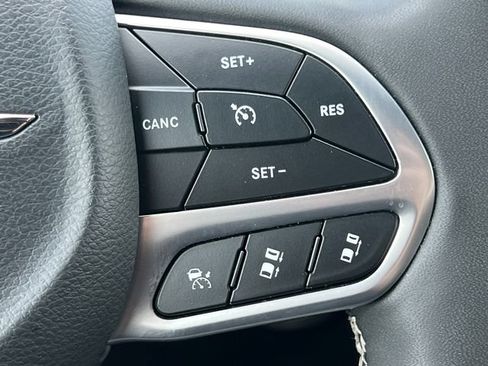 Used 2025 Chrysler Pacifica Select FWD image 22