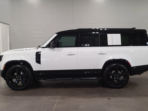 New 2026 Land Rover Defender 130 X-Dynamic SE image 7