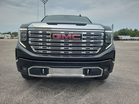 Used 2025 GMC Sierra 1500 Denali w/ Denali Reserve Package AWD/4WD image 4