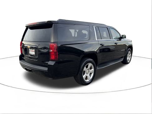 Used 2015 Chevrolet Suburban LT image 3