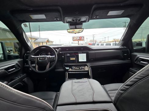 Used 2024 GMC Sierra 2500 AT4X w/ AT4X AEV Edition AWD/4WD image 12