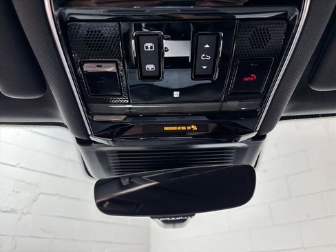 Used 2024 Land Rover Range Rover SE image 12