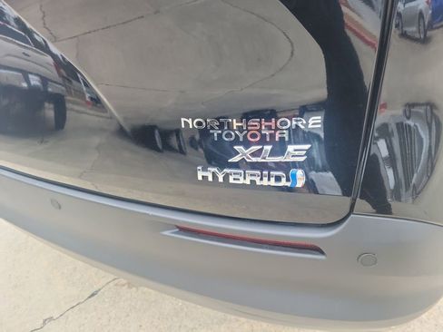 Used 2023 Toyota Sienna XLE w/ XLE Plus Package image 5