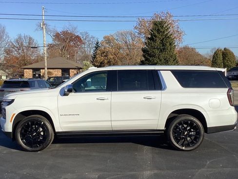 New 2026 Chevrolet Suburban Premier image 3