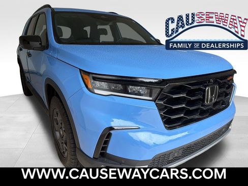 Used 2025 Honda Pilot TrailSport image 1