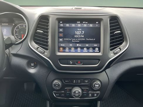 Used 2020 Jeep Cherokee Trailhawk w/ Cold Weather Group image 13