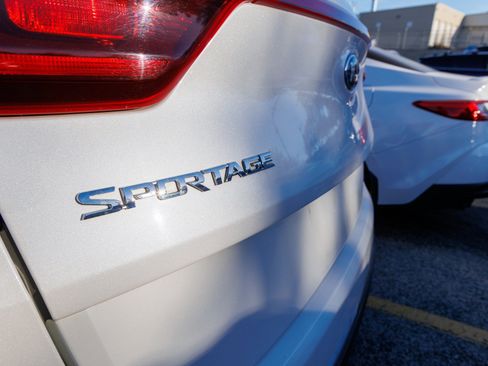 Used 2021 Kia Sportage LX image 11