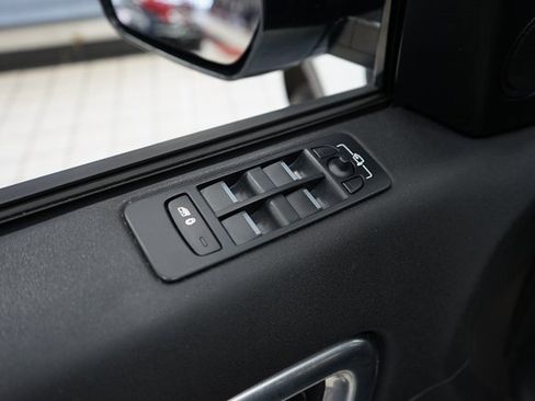 Used 2018 Land Rover Discovery Sport SE image 23