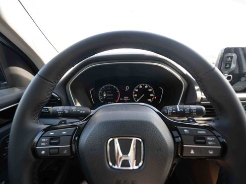 New 2025 Honda Pilot Touring image 15