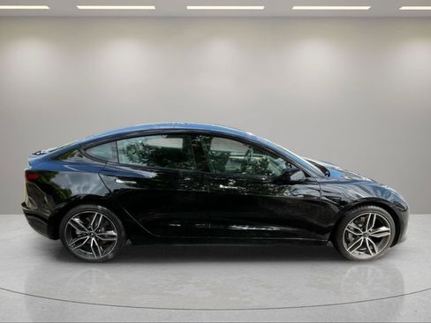 Used 2023 Tesla Model 3 Standard Range RWD image 4