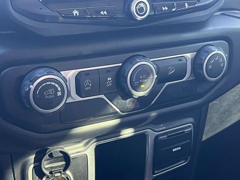 Used 2018 Jeep Wrangler Unlimited Sport image 30