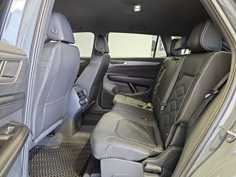New 2026 Volkswagen Atlas Cross Sport SE FWD image 10