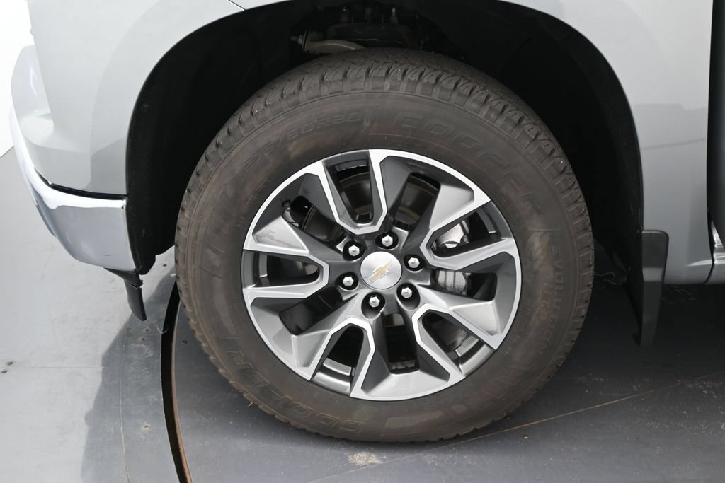 Used 2023 Chevrolet Silverado 1500 LT AWD/4WD image 8