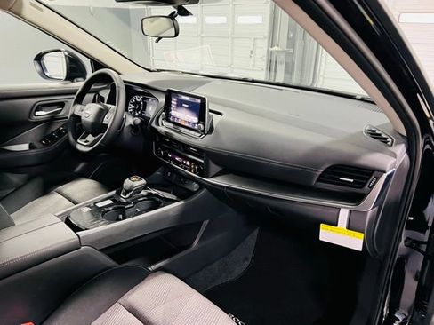 New 2026 Nissan Rogue SV FWD image 29