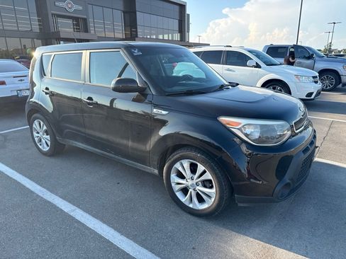 Used 2015 Kia Soul + FWD image 3