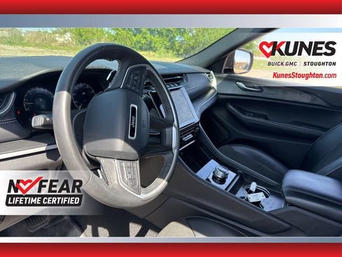 Used 2024 Jeep Grand Cherokee Altitude AWD/4WD image 24